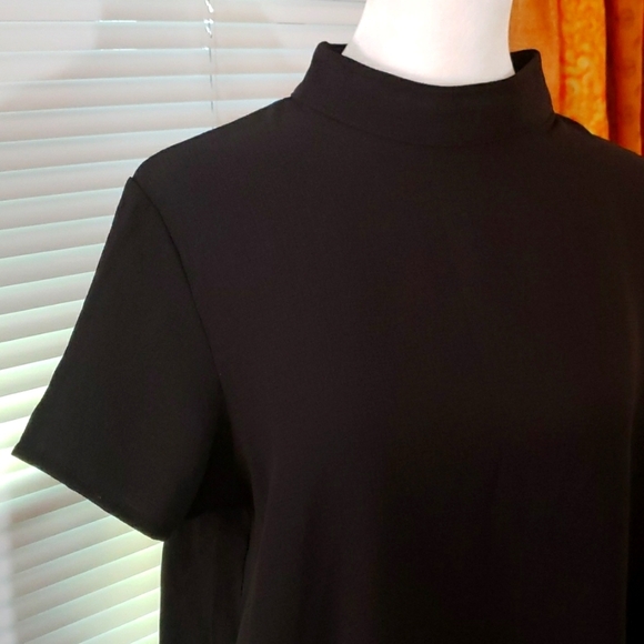 BOOHOO Black Short Sleeve Flowy Blouse - Picture 2 of 5